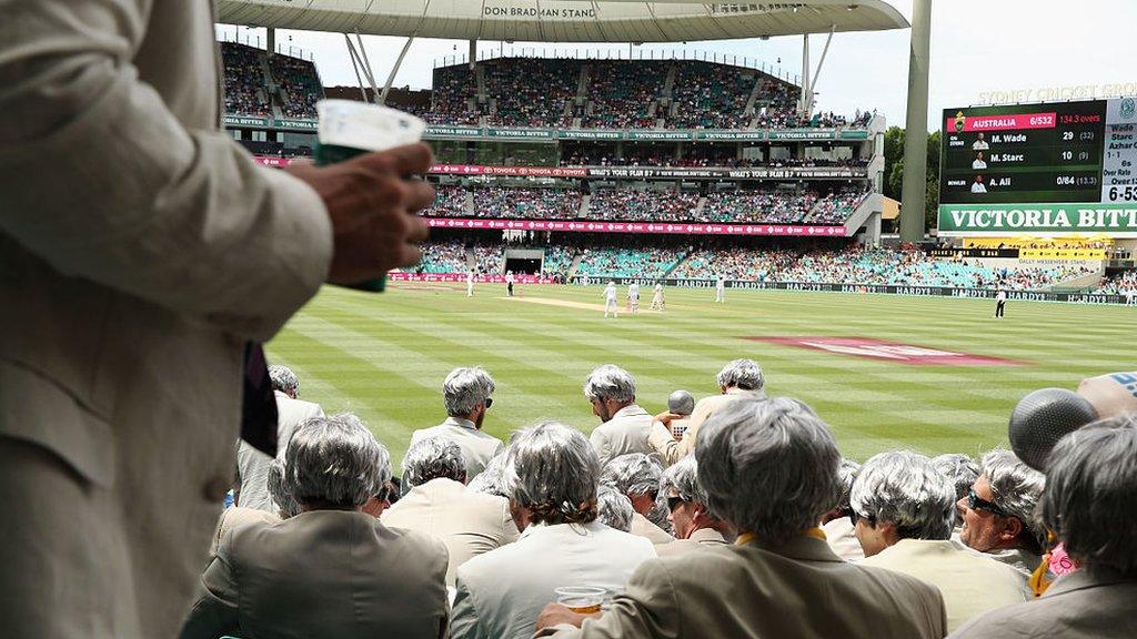 The Richies cheer on Australia at the SCG during the third Test against Pakistan