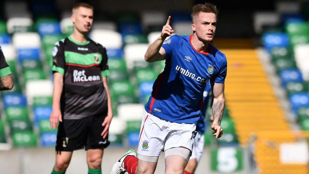 Aaron Burns put Linfield into an early lead against Glentoran