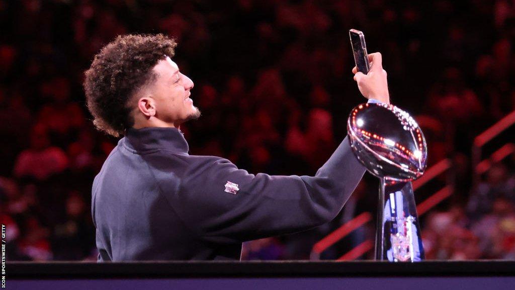 Patrick Mahomes takes a selfie