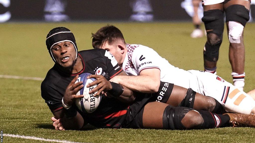 Maro Itoje scores a try