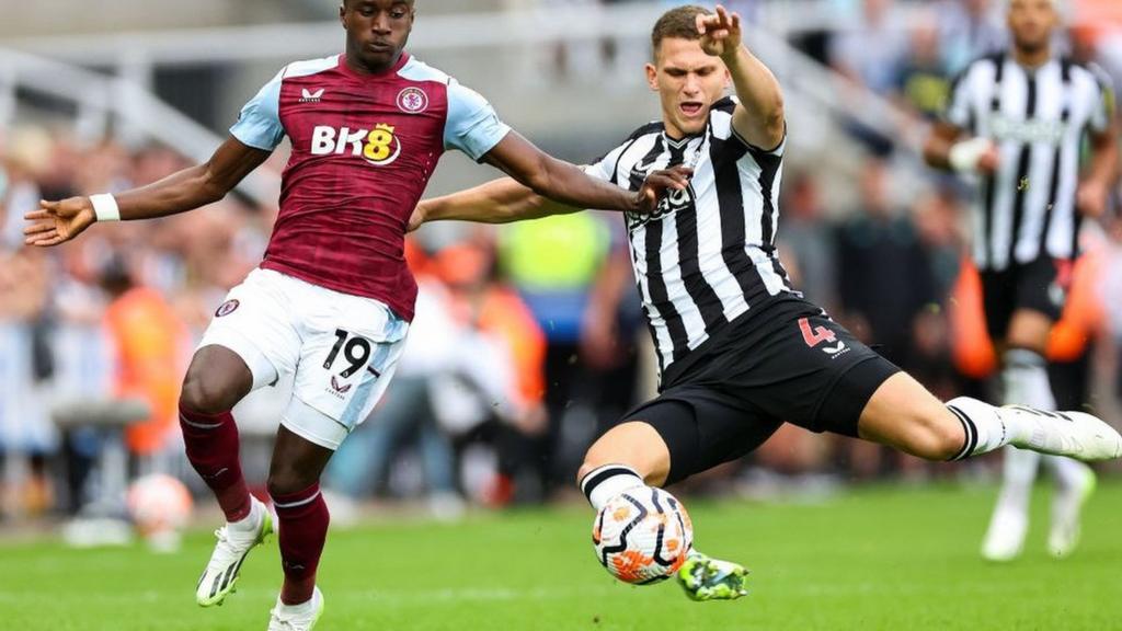 Sven Botman tackles Mousa Diaby