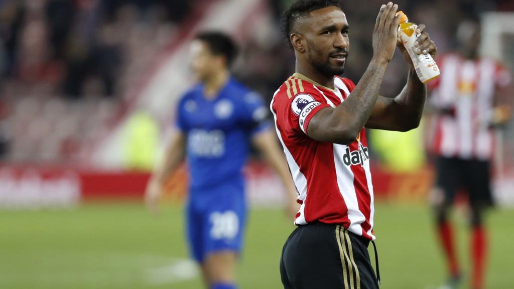 Jermain Defoe applauds fans