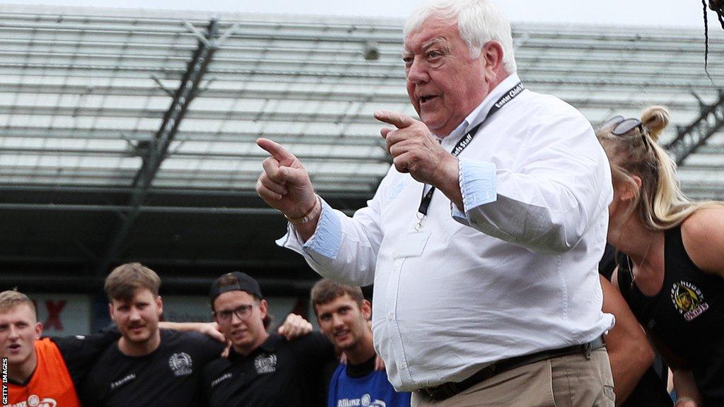 Tony Rowe addresses Exeter's women's team