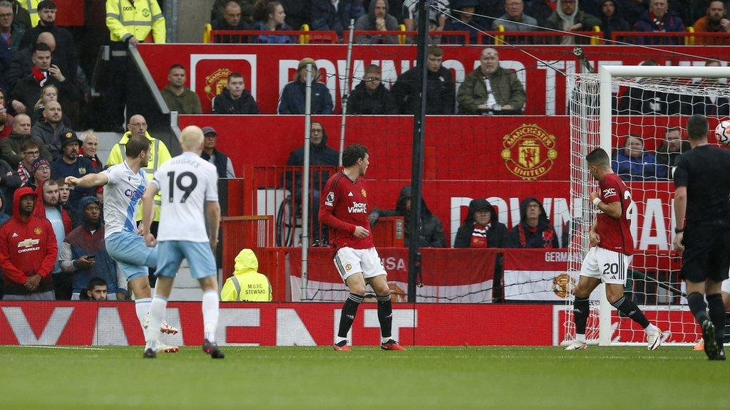 Joachim Andersen scores for Crystal Palace at Manchester United