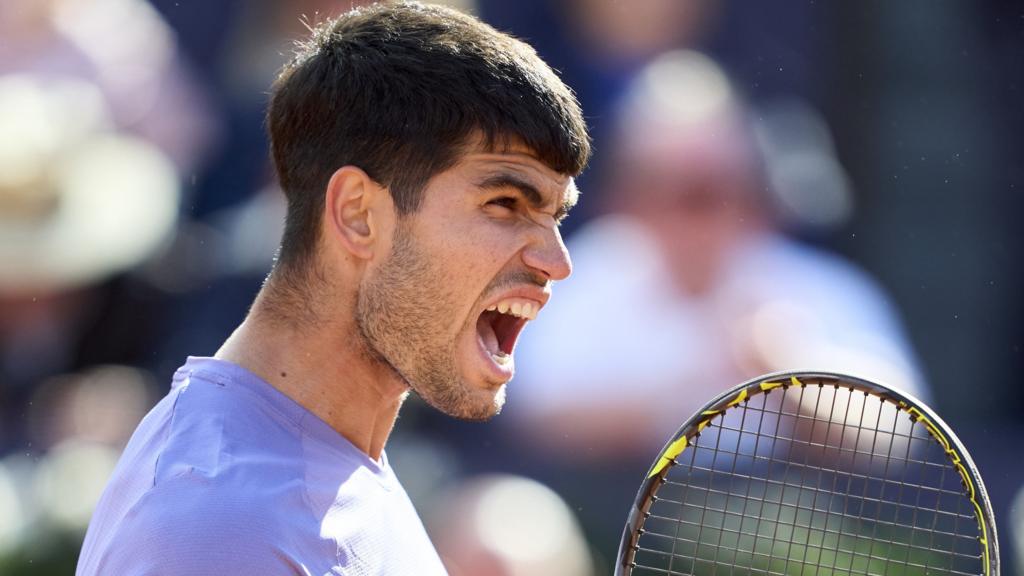 Alcaraz sets up Barcelona Open final against Rune