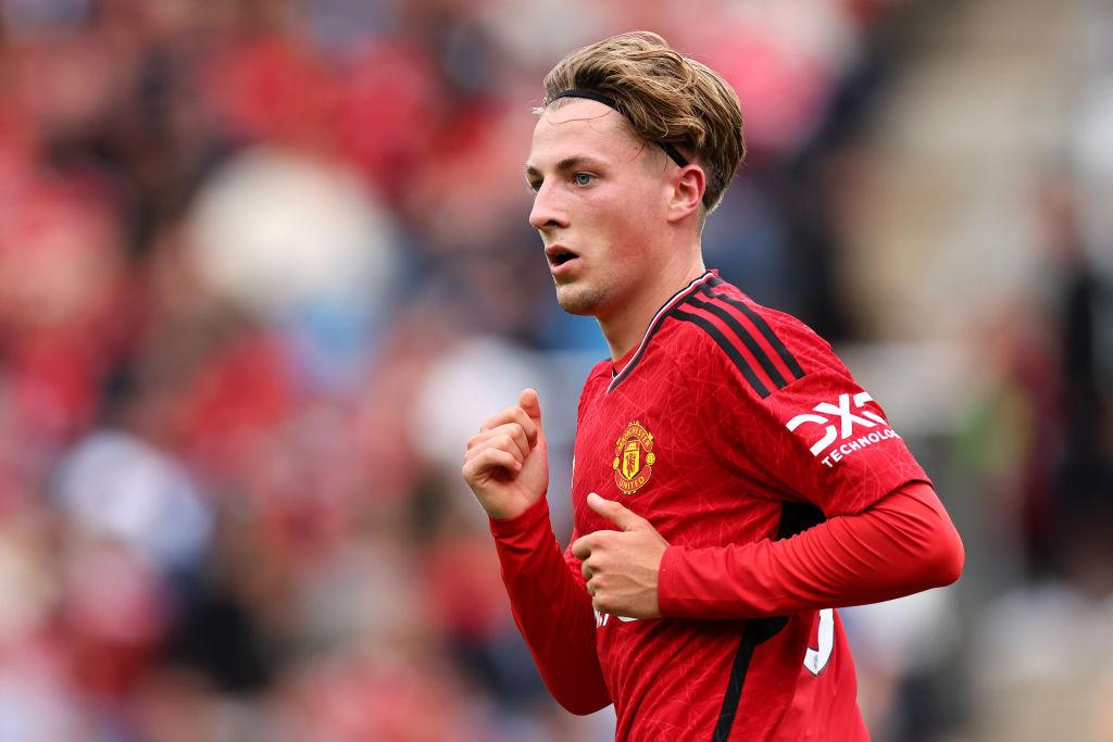 Savage signs for Reading after 'fairytale' end to Man Utd career - BBC Sport