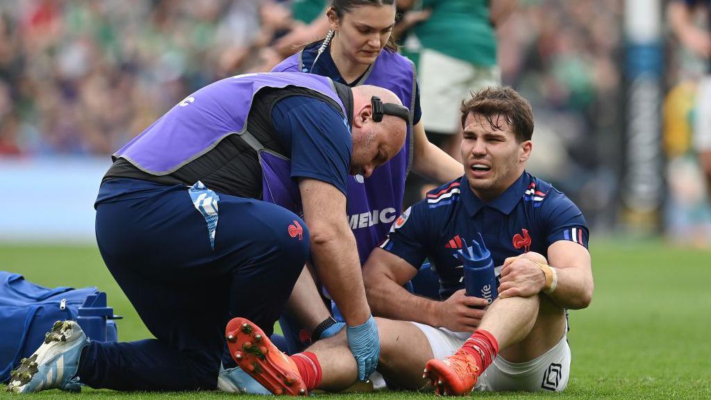 Antoine Dupont receiving medical treatment on the field