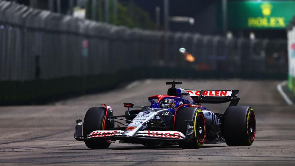 Daniel Ricciardo driving in the Singapore Grand Prix