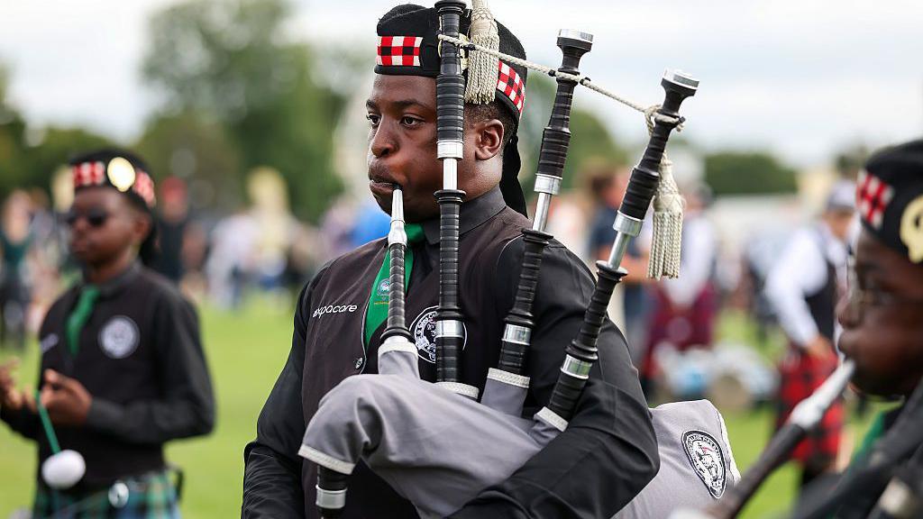 St John's College, Harare of Zimbabwe compete in World Pipe Band Championships