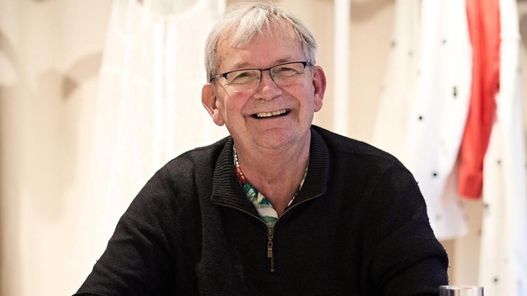 Il rinomato fotografo britannico Martin Parr è morto a 73 anni.