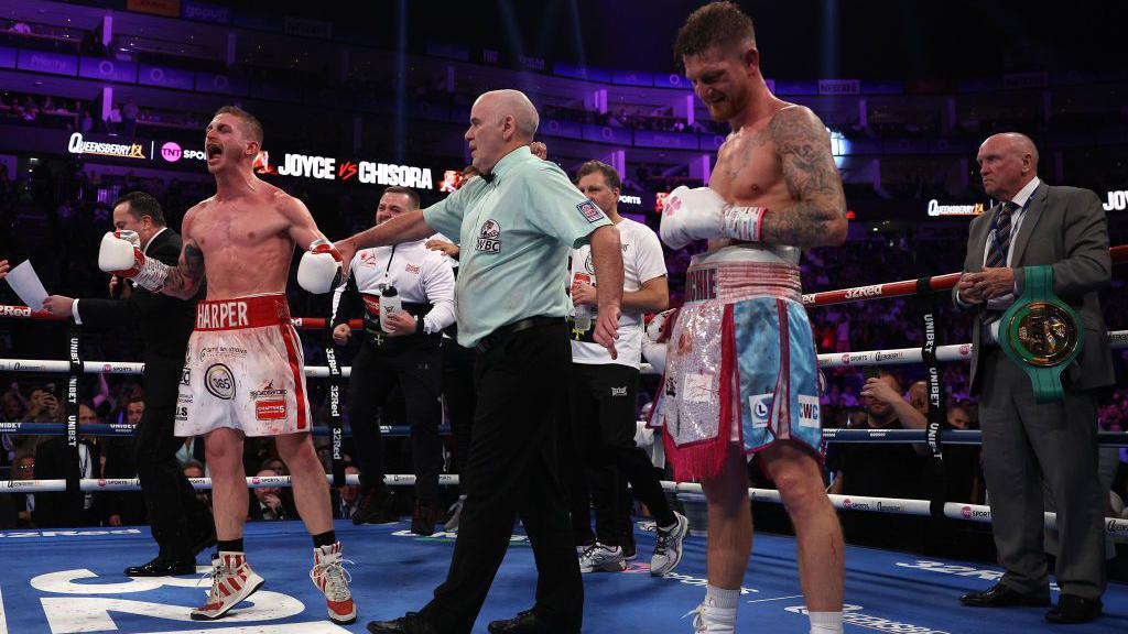 Ryan Garner (left) celebrates his win over Archie Sharp