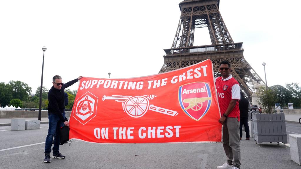 Arsenal fans in Paris