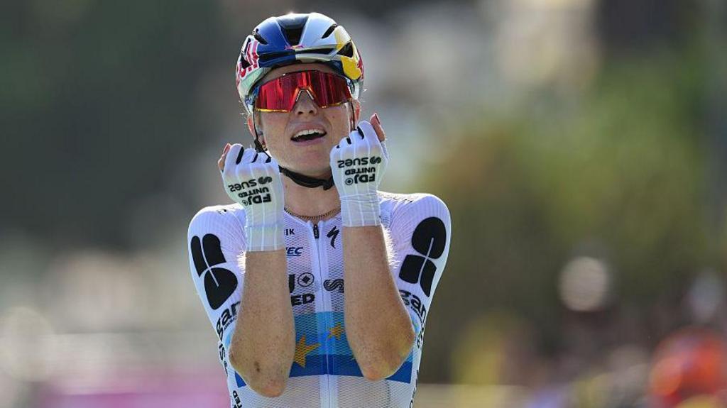 Vollering wins stage to claim Tour lead before final day