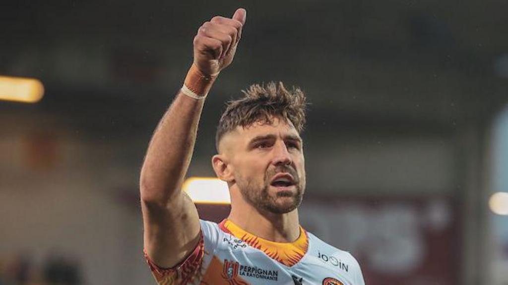 Hat-trick for Makinson as Catalans thrash Salford