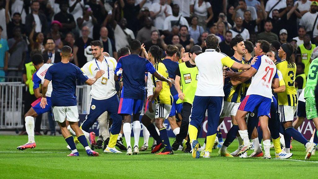 Lyon and Fenerbahce players and coaches clash on the pitch