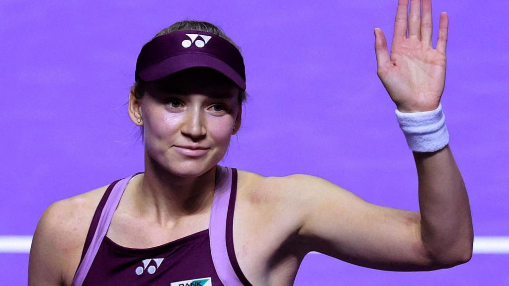Рыбакина сенсационно обыграла Швентек и вышла в полуфинал WTA Finals