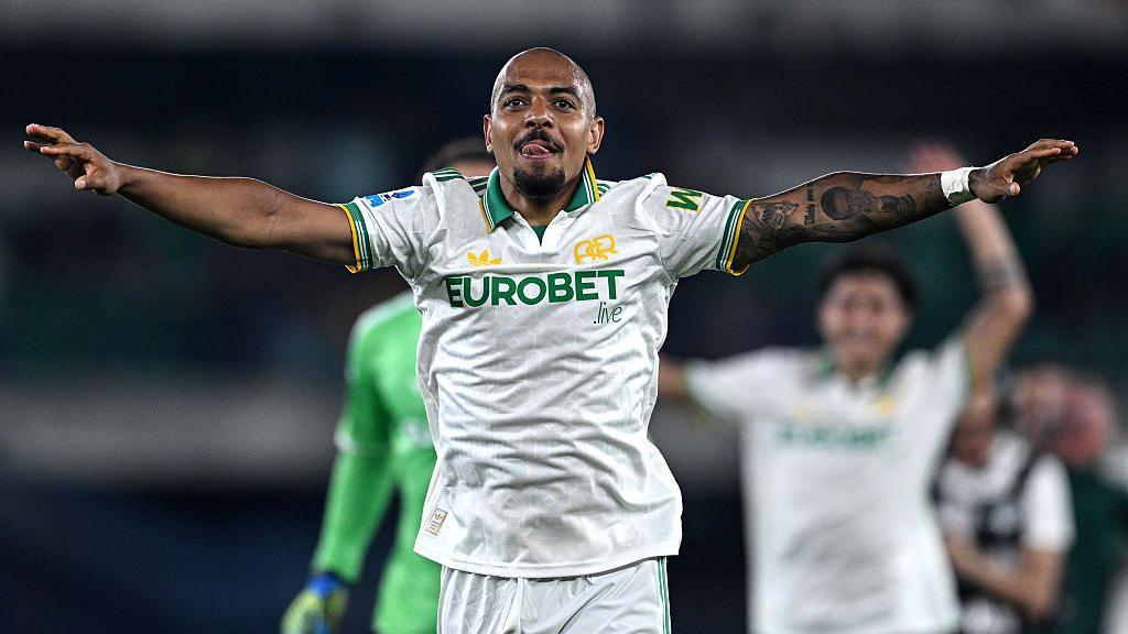 Donyell Malen celebrates scoring for Roma