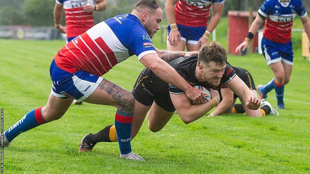 Liam Whitton scores a try for Cornwall