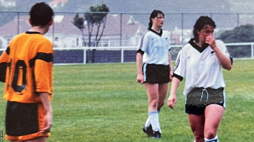 New Zealand’s Maureen Jacobson and Kim Nye in a warm-up match before the 1991 World Cup