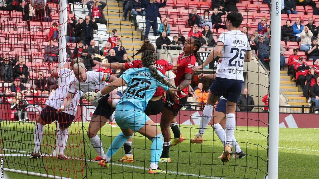 Maya le Tissier scores