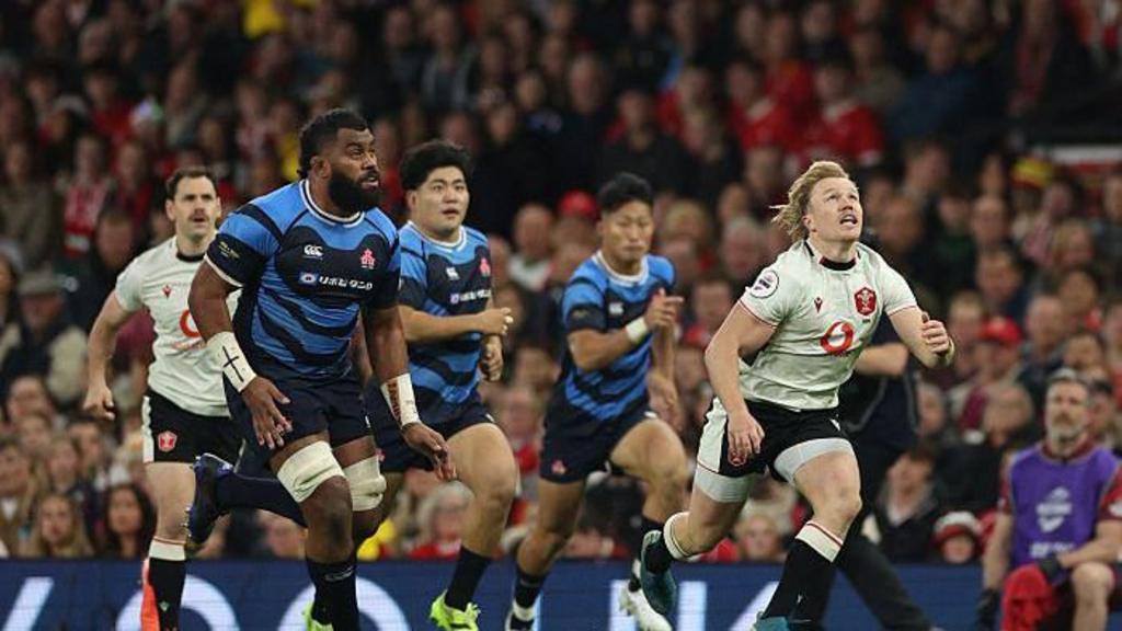 Blair Murray chases a ball