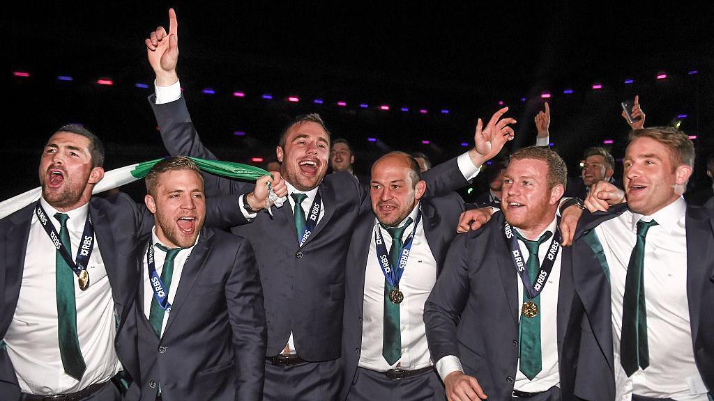 Ireland players Rob Kearney, Ian Madigan, Tommy Bowe, Rory Best, Sean Cronin and Luke Fitzgerald celebrate