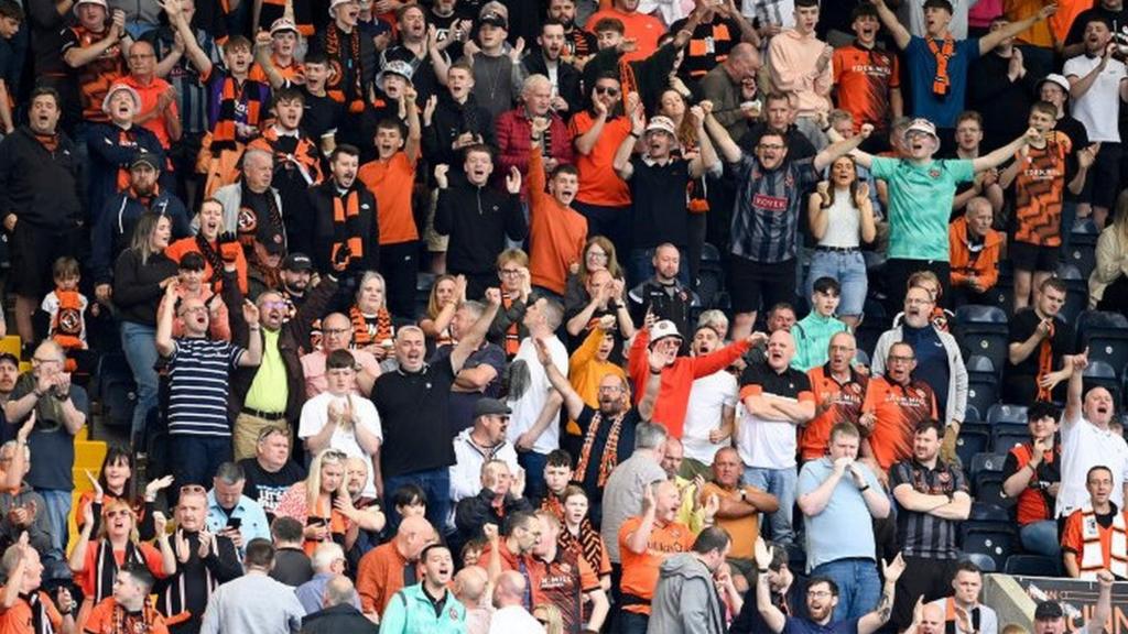 Dundee United crowd