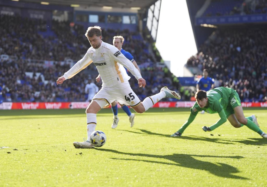 Sheffield United's Patrick Bamford scores their side's first goal of the game during the Sky Bet Championship match at St Andrew's @ Knighthead Park, Birmingham.