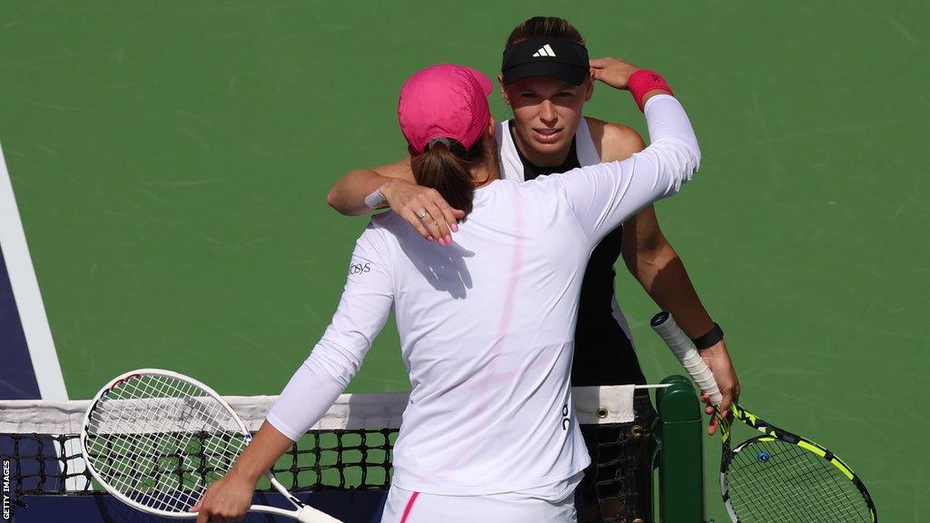 Igs Swiatek and Caroline Wozniacki hug at the net at Indian Wells