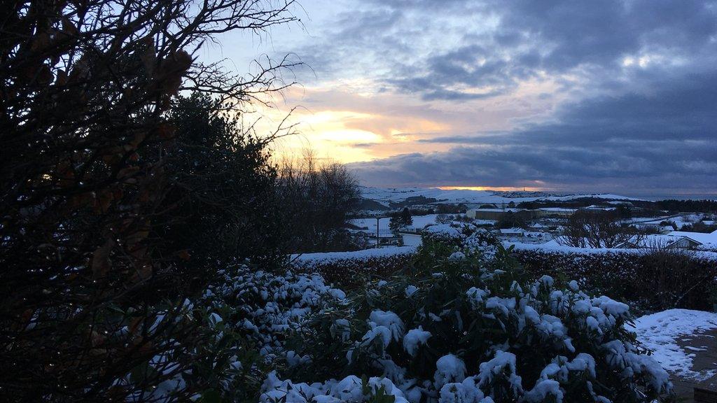 Yr haul yn machlud dros Aberystwyth nos Lun