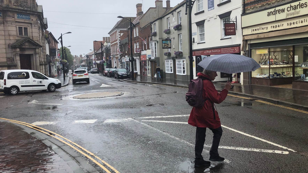 Busy street in Newport Pagnell