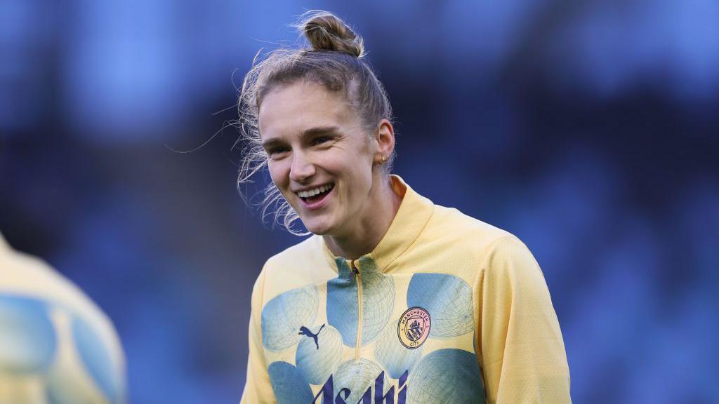 Vivianne Miedema wearing a Manchester City training top