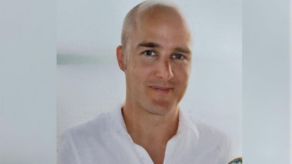 A head shot of Alexander Cashford part-smiling to camera