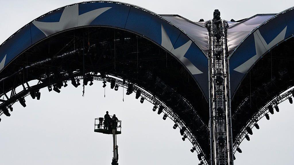 People are working on the UFC's domed structure 