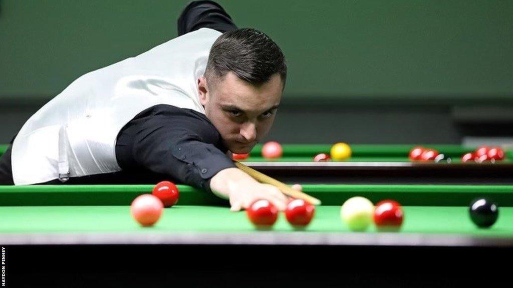 Haydon Pinhey playing snooker