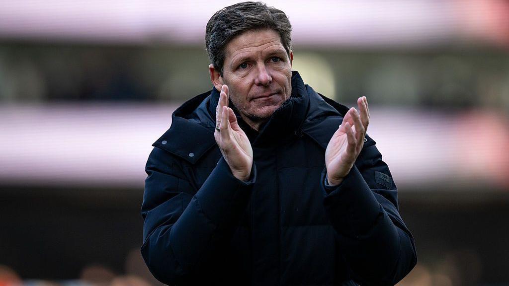 Oliver Glasner claps his hands