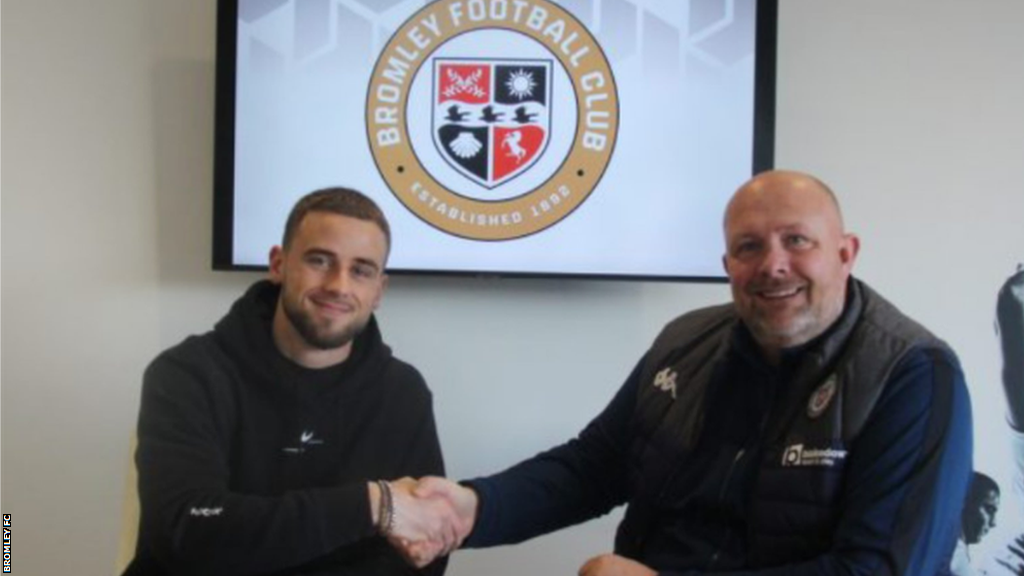 Mitchel Bergkamp pictured with boss Andy Woodman after joining Bromley in January