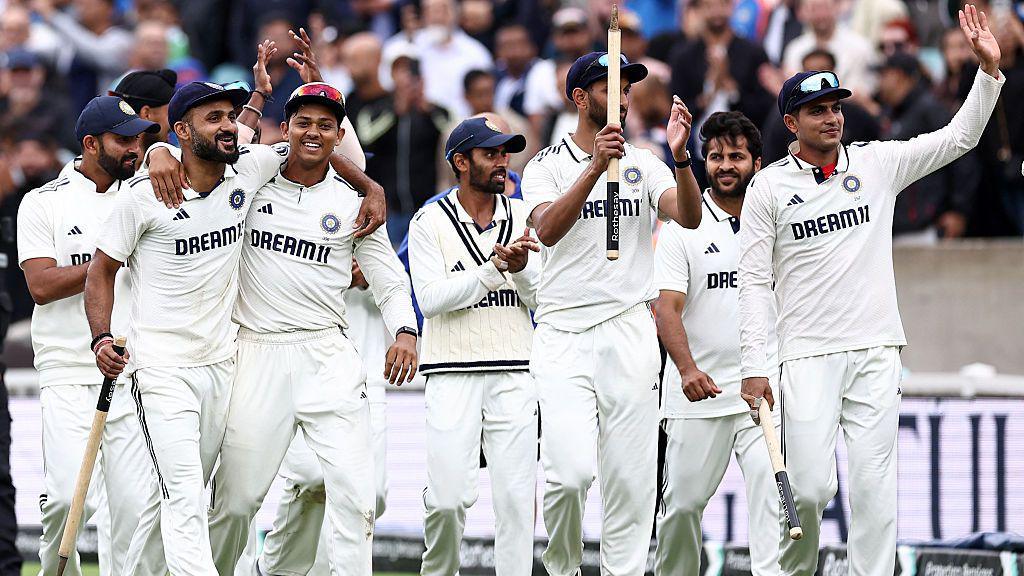 India's Akash Deep (L) and India's Yashasvi Jaiswal 2L) celebrate winning the final Test cricket match between England and India at The Oval in London on August 4, 2025.
