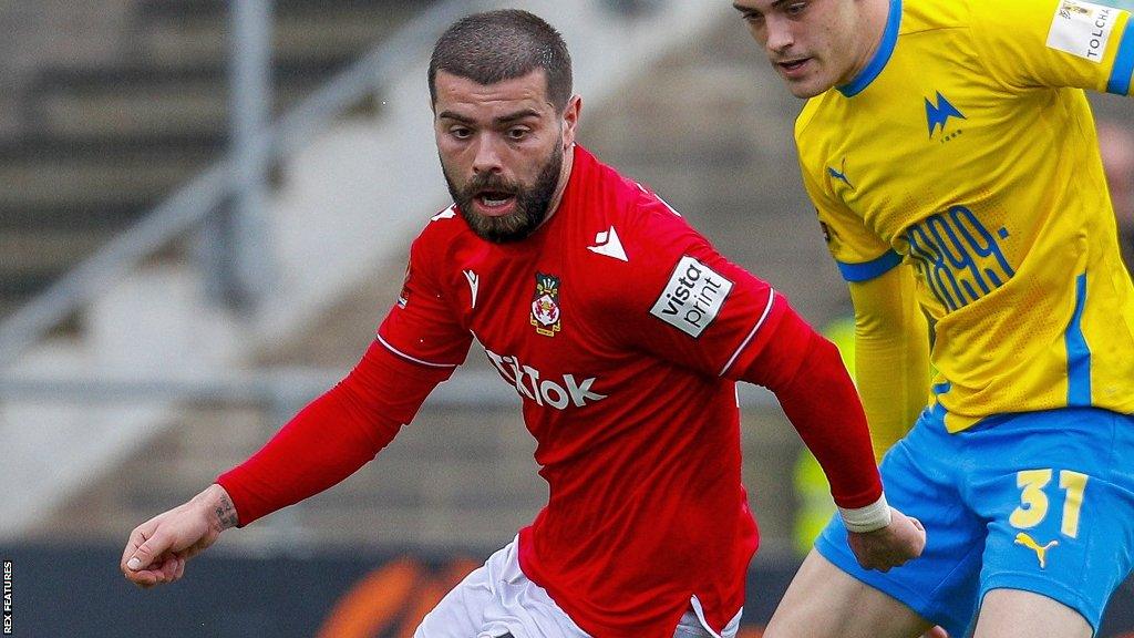 Elliot Lee in action for Wrexham