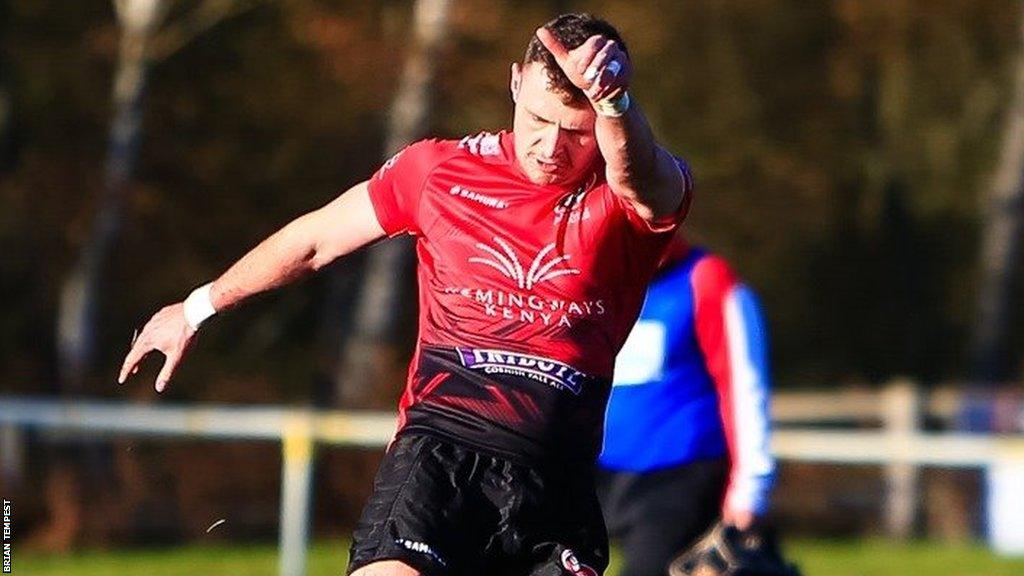 Bruce Houston in action for Cornish Pirates