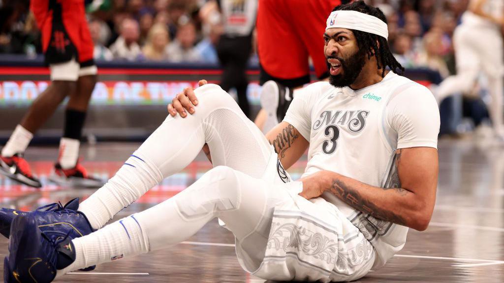 NBA: Anthony Davis goes off injured during Dallas Mavericks debut against  Houston Rockets - BBC Sport