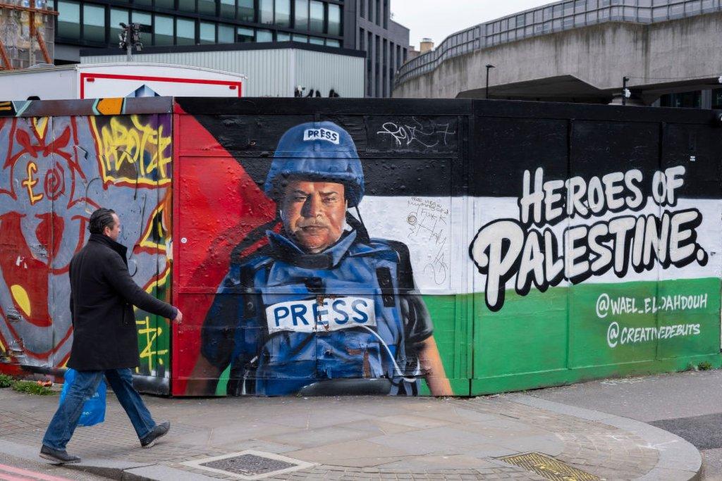 'Heroes of Palestine' mural by Creative debuts in Shoreditch showing Palestinian journalist Wael El Dahdouh,