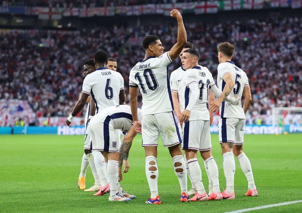 Jude Bellingham holding up his arm with the England team