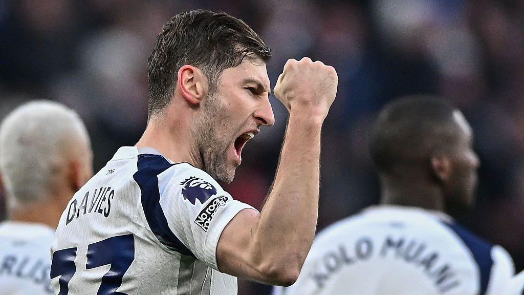 Ben Davies celebrates in a Spurs shirt 