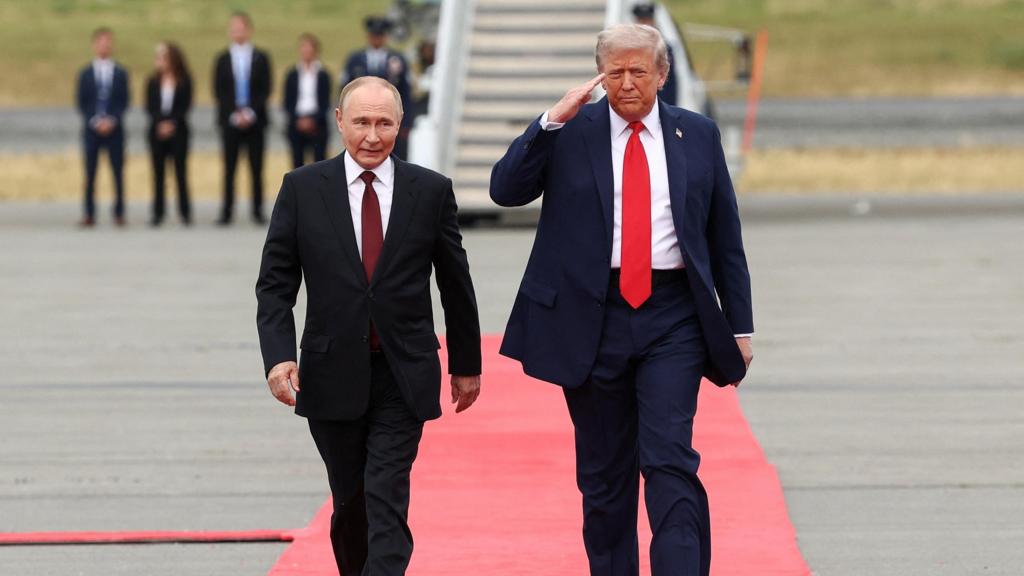 Ukraina Munozaralari Avjida Tramp va Putinning Alyaskada Uchrashgani Aks Etgan Lavhalar Paydo Bo’ldi