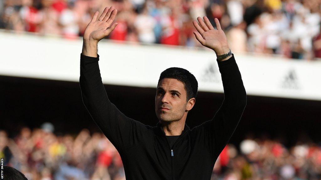 Arsenal boss Mikel Arteta waves to crowd