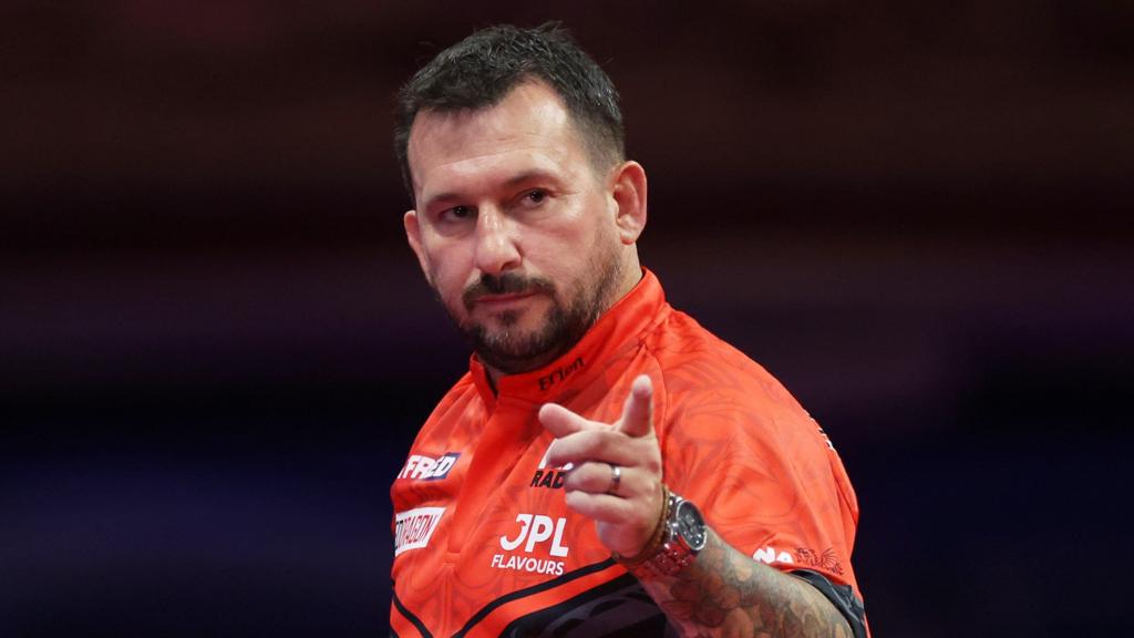 Clayton Dominates Bunting, Advances to Face Wade in Semifinals