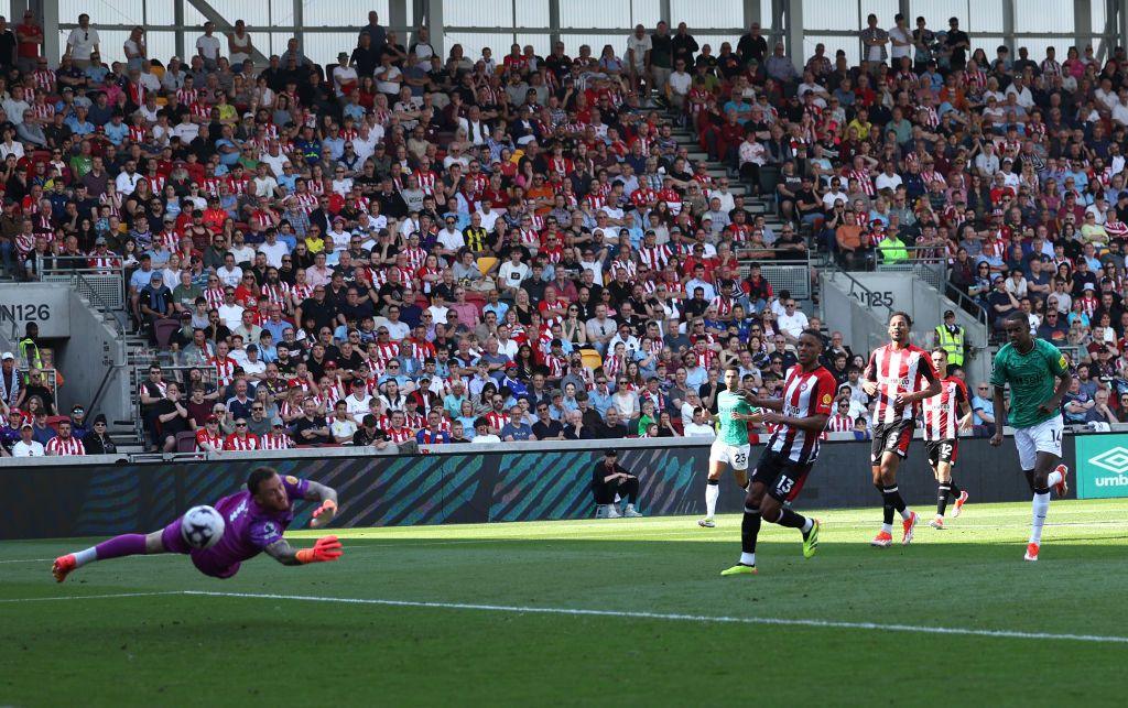 Alexander Isak is the first Newcastle player since Alan Shearer in 2003-04 to score 21 Premier League goals in a single campaign