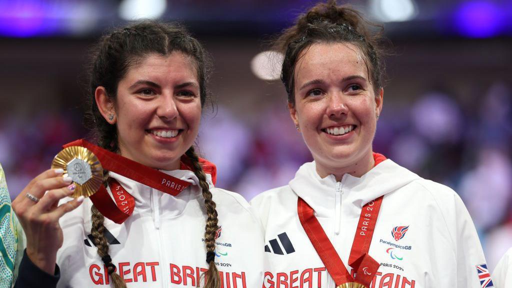 Lizzi Jordan (right) with pilot Dannielle Khan