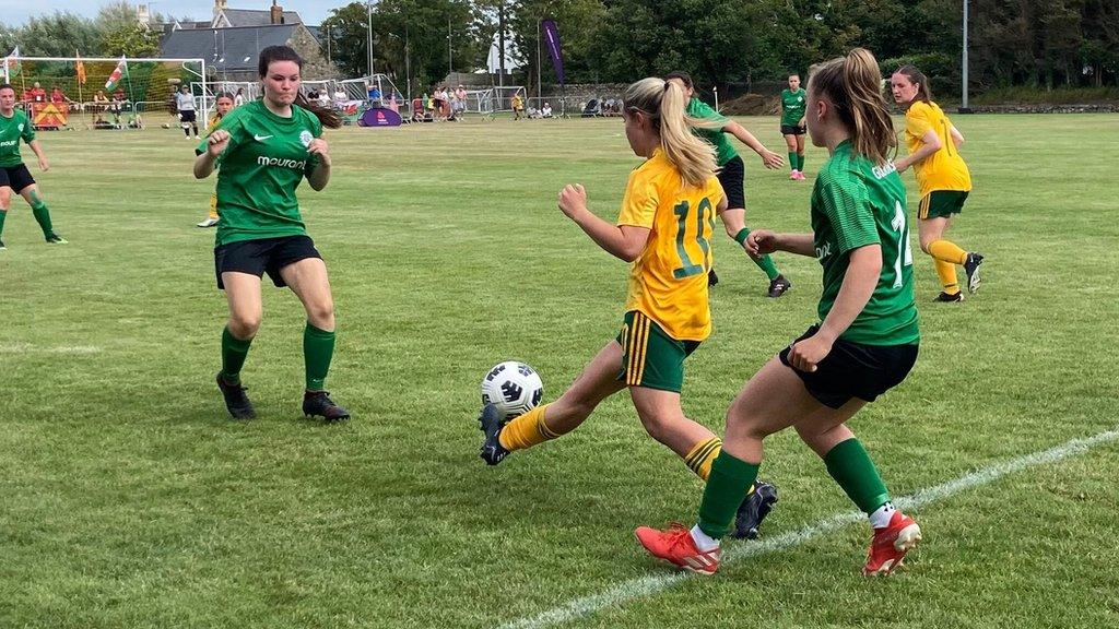 Guernsey v Ynys Mon